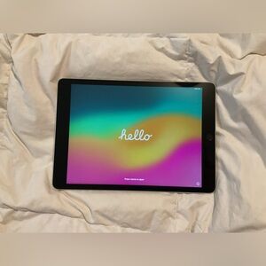 Apple IPad Gen9 64g 10 inch like new condition. Also with a new charging cord